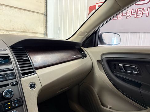 Used 2010 Ford Taurus SEL image 43