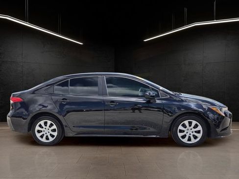 Used 2025 Toyota Corolla LE FWD image 8