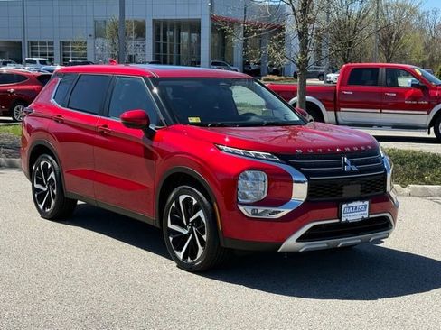 Used 2024 Mitsubishi Outlander SE AWD/4WD image 3