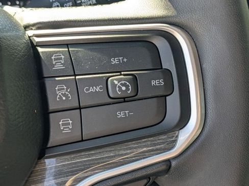 Used 2022 Jeep Wagoneer Series III w/ Rear Seat Video Group 1 AWD/4WD image 18