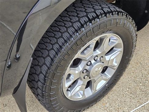 Used 2018 RAM 2500 Limited image 9