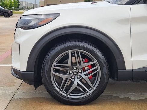 Certified 2025 Ford Explorer ST AWD/4WD image 8