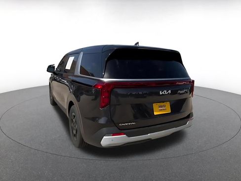 Used 2026 Kia Carnival FWD image 10