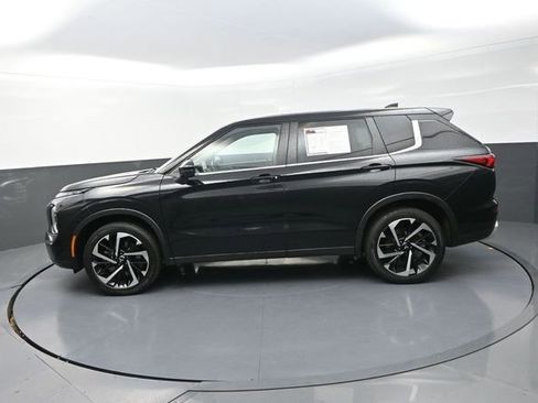 Used 2023 Mitsubishi Outlander SE image 6
