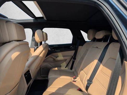 Used 2020 Porsche Cayenne AWD/4WD image 14