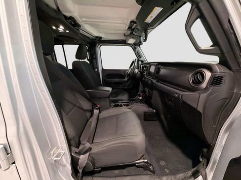 Used 2022 Jeep Gladiator Willys image 21