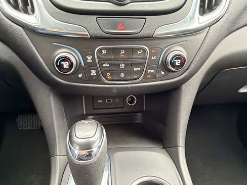 Used 2021 Chevrolet Equinox LT image 24