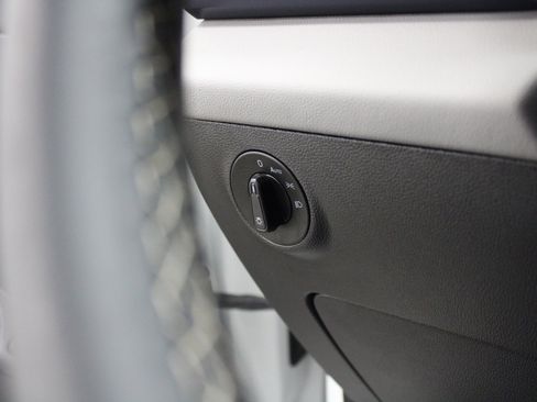 Used 2022 Volkswagen Taos SE image 31