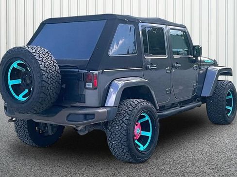 Used 2017 Jeep Wrangler Unlimited Sahara AWD/4WD image 10