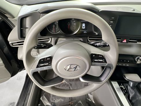 Used 2023 Hyundai Elantra SEL FWD image 11