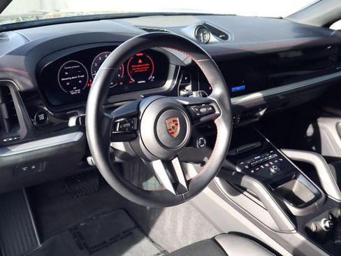 Certified 2024 Porsche Cayenne Coupe image 4