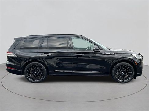 Used 2023 Lincoln Aviator Black Label w/ Jet Package image 34
