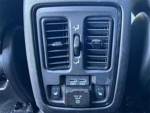 Used 2024 Dodge Durango GT image 33