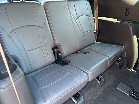 Used 2024 Buick Enclave Premium image 21