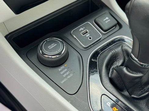 Used 2020 Jeep Cherokee Limited w/ Technology Group AWD/4WD image 20