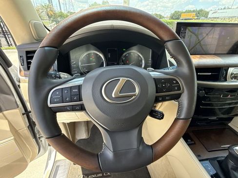 Used 2020 Lexus LX 570 4WD w/ Luxury Package image 21
