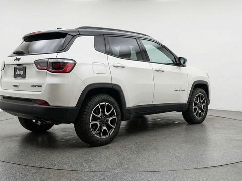 Used 2025 Jeep Compass Trailhawk AWD/4WD image 9