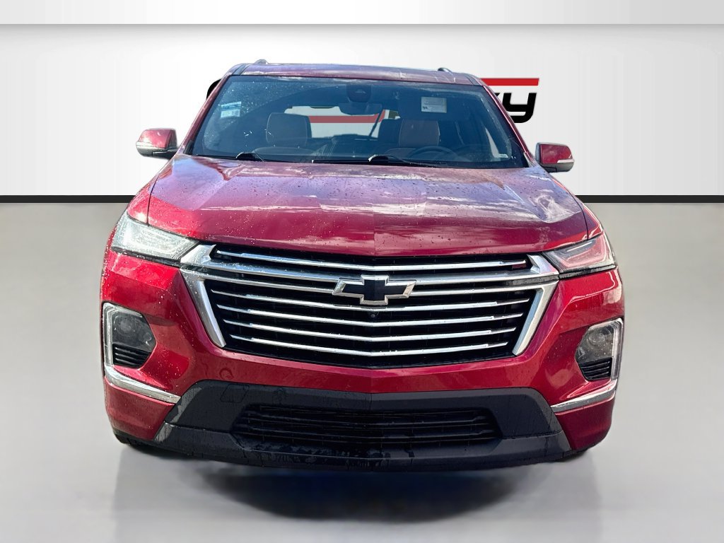 Used 2023 Chevrolet Traverse Premier FWD image 2