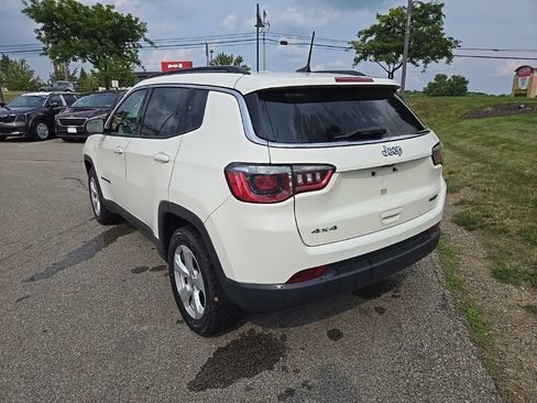 Used 2018 Jeep Compass Latitude w/ Popular Equipment Group AWD/4WD image 9