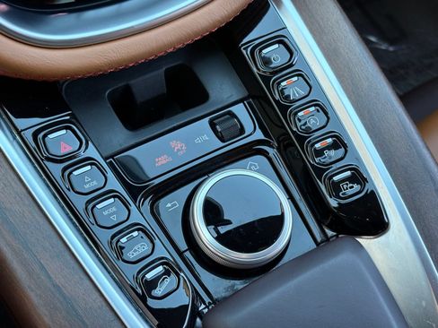 Used 2021 Aston Martin DBX AWD/4WD image 20