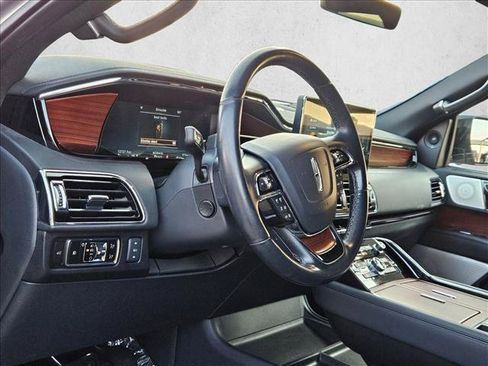 Used 2023 Lincoln Navigator L Reserve AWD/4WD image 8