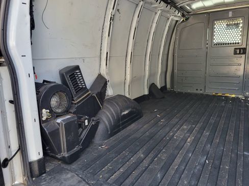 Used 2017 Chevrolet Express 2500 image 14