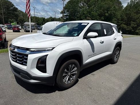 Used 2025 Chevrolet Equinox LT AWD/4WD image 3