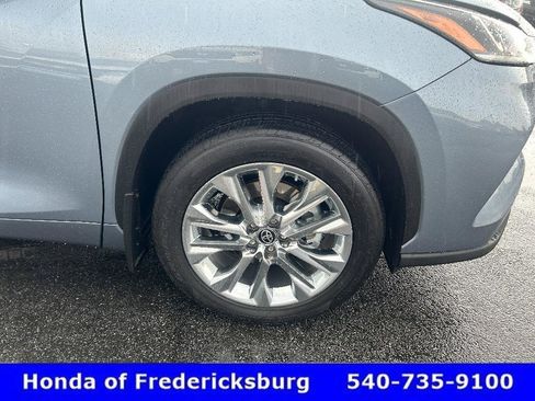 Used 2024 Toyota Highlander Limited AWD/4WD image 32
