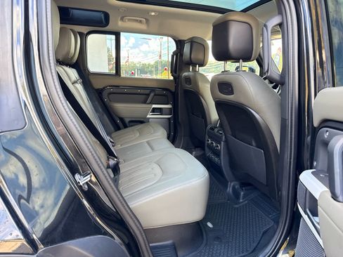 Used 2020 Land Rover Defender 110 HSE image 28