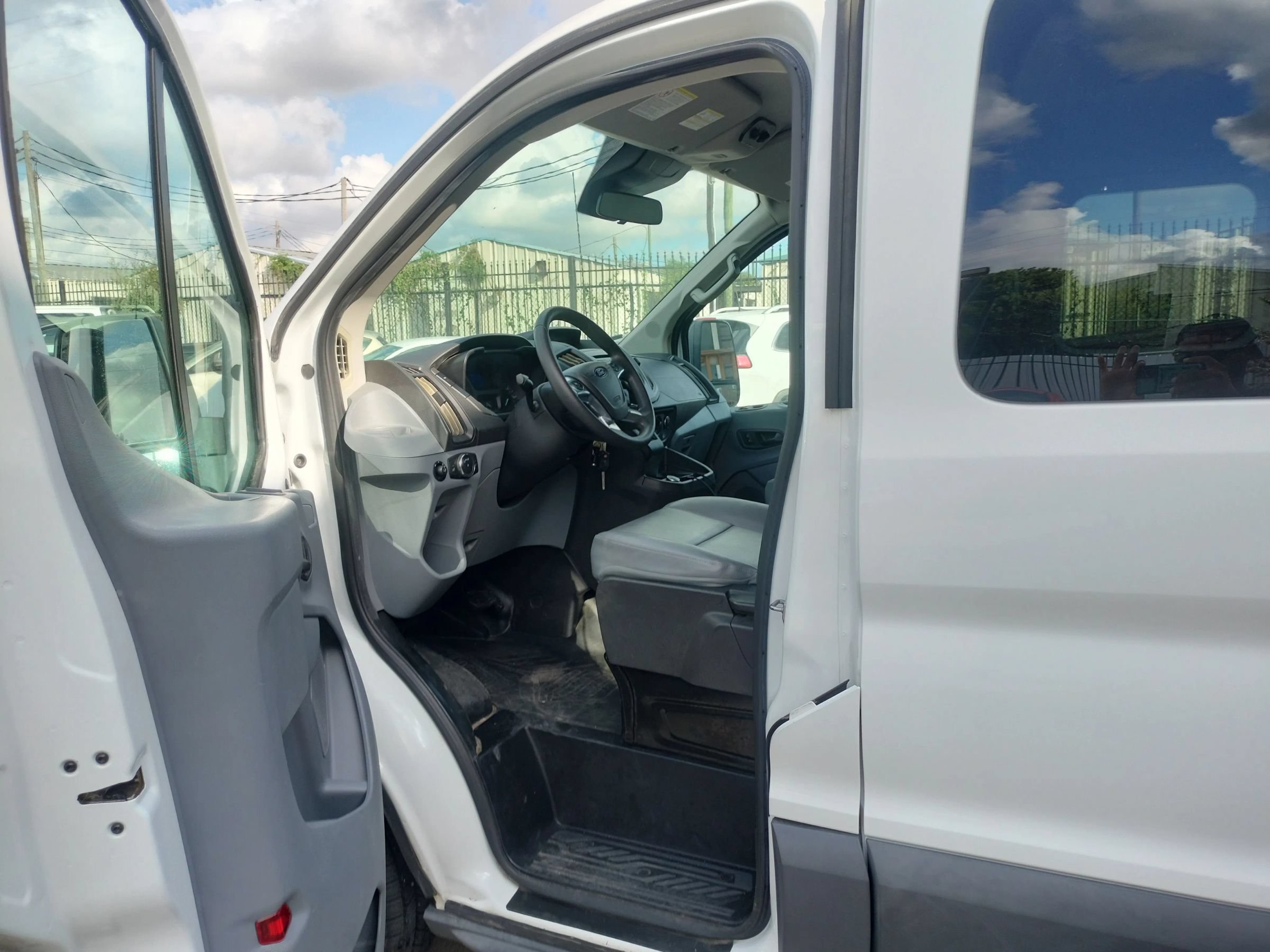Used 2018 Ford Transit 350 XL RWD image 25