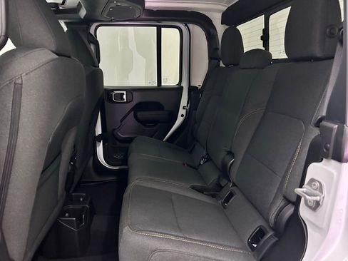 New 2025 Jeep Gladiator Sport image 18