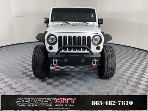 Used 2018 Jeep Wrangler Unlimited Sahara w/ Connectivity Group image 2