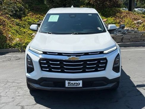Used 2025 Chevrolet Equinox LT AWD/4WD image 2