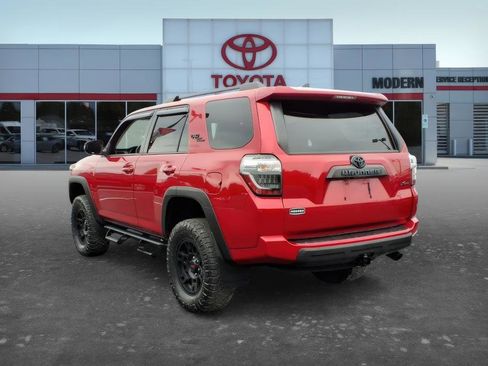 Used 2021 Toyota 4Runner TRD Off-Road Premium w/ Moonroof Package AWD/4WD image 4