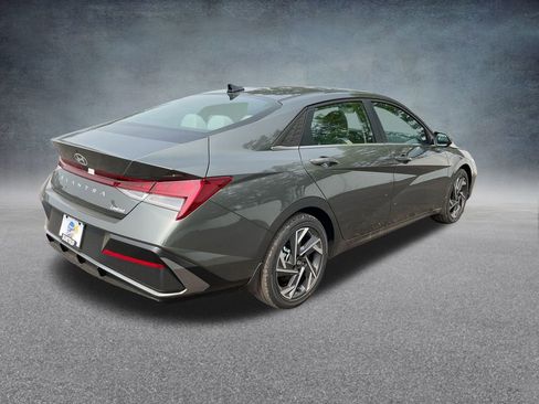 New 2025 Hyundai Elantra Limited image 31