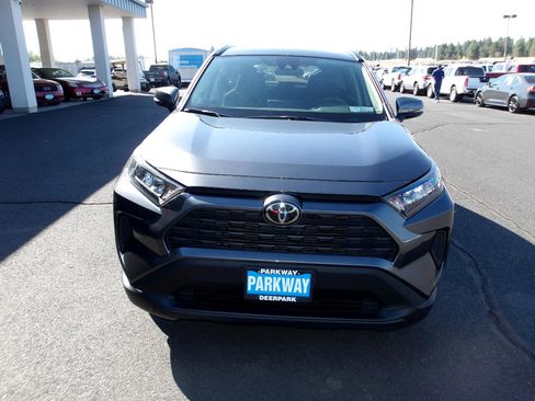 Used 2020 Toyota RAV4 LE image 8