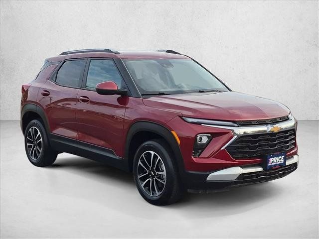 Used 2025 Chevrolet TrailBlazer LT AWD/4WD image 3