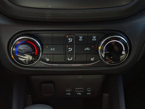 Used 2022 Chevrolet TrailBlazer LT FWD image 22