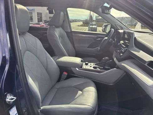 Used 2022 Toyota Highlander Platinum image 23