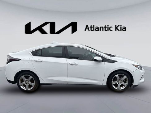 Used 2017 Chevrolet Volt LT w/ Comfort Package FWD image 5
