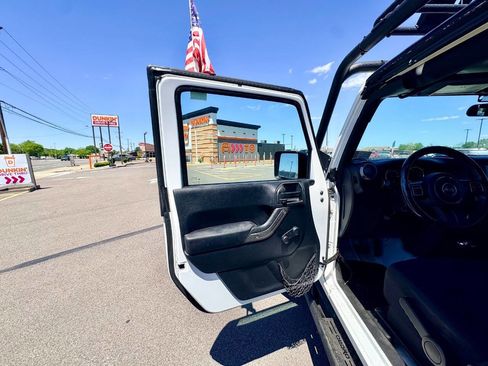 Used 2016 Jeep Wrangler Sport w/ Quick Order Package 24S AWD/4WD image 19