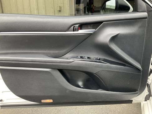 Used 2018 Toyota Camry LE FWD image 26