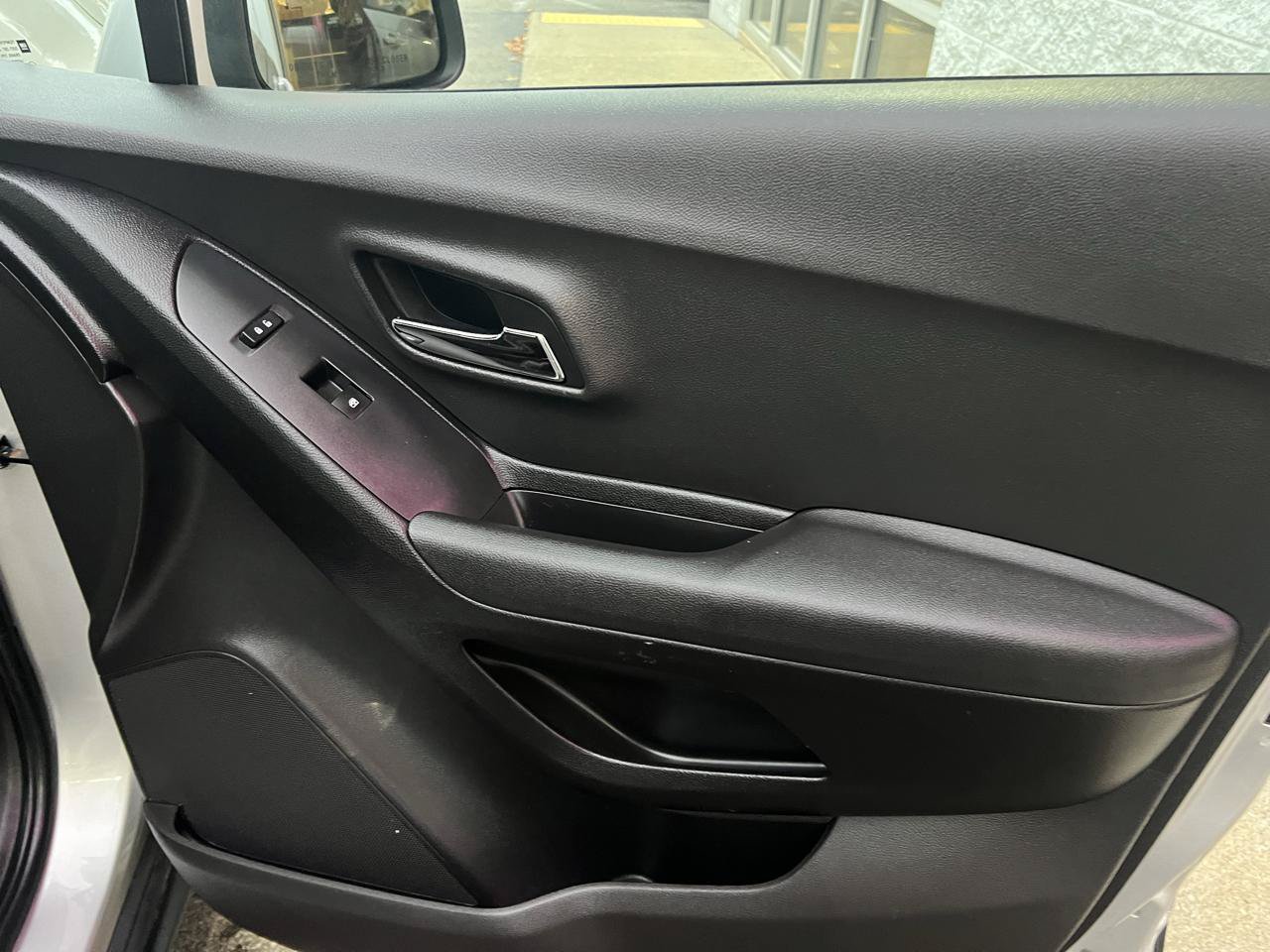 Used 2015 Chevrolet Trax LS AWD/4WD image 18
