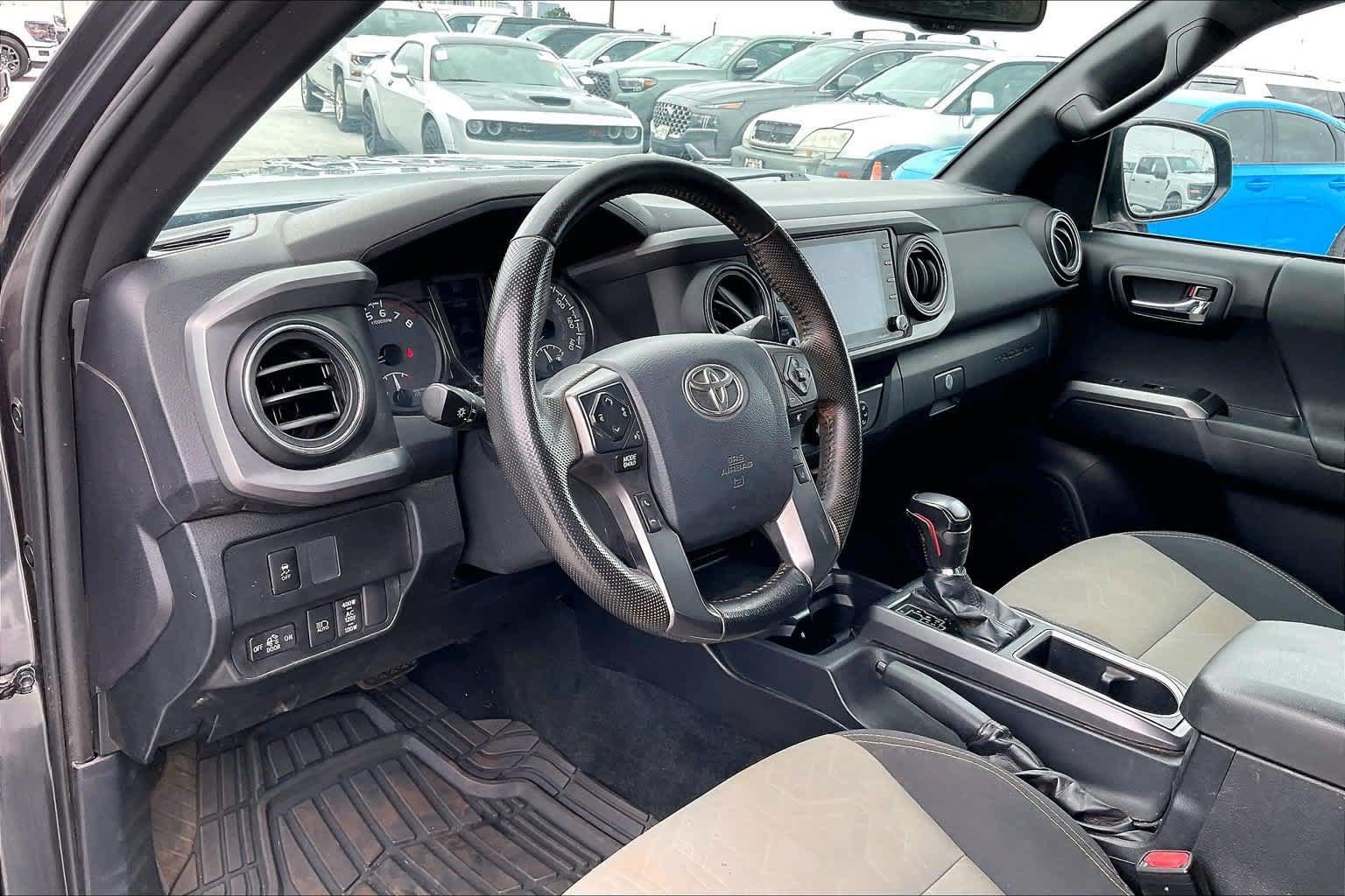 Used 2020 Toyota Tacoma TRD Off-Road w/ Technology Package RWD image 2