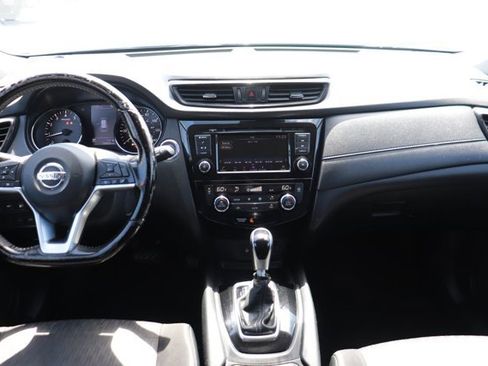 Used 2020 Nissan Rogue SV FWD image 16