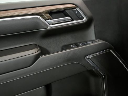 Used 2025 Chevrolet Silverado 1500 LT image 10