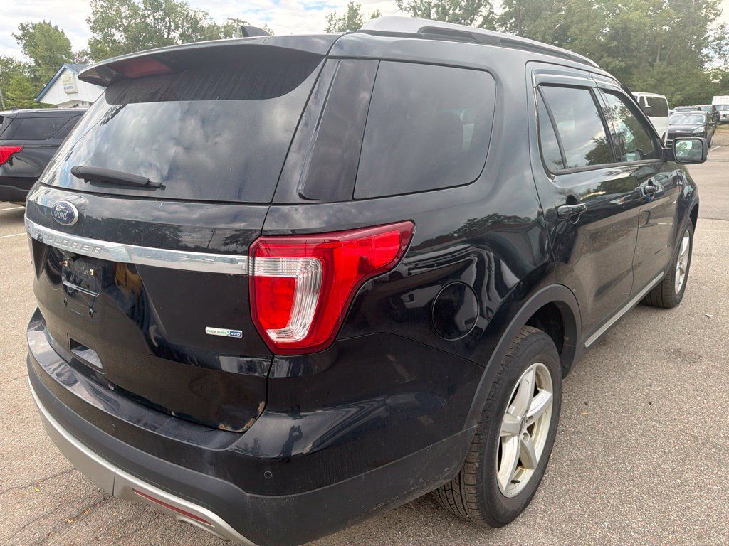 Used 2016 Ford Explorer XLT w/ Equipment Group 202A AWD/4WD image 5