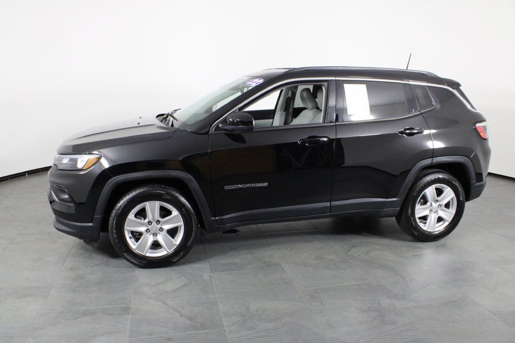Used 2022 Jeep Compass Latitude FWD image 13