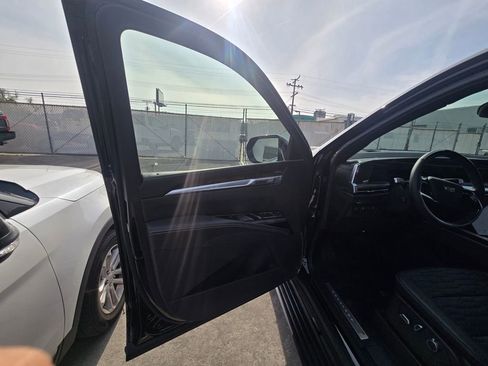 Used 2026 Cadillac Escalade Platinum Luxury image 10