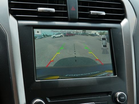 Used 2018 Ford Fusion SE w/ Fusion SE Technology Package FWD image 27